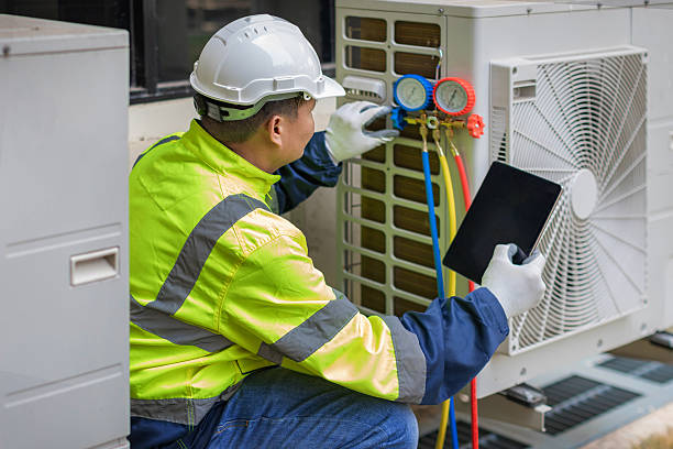 Professional Hvac technician working in Lake Dallas, TX